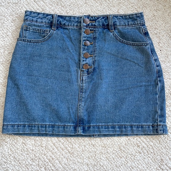 Forever 21 denim skirt with rainbow pockets. Size M - Picture 1 of 4